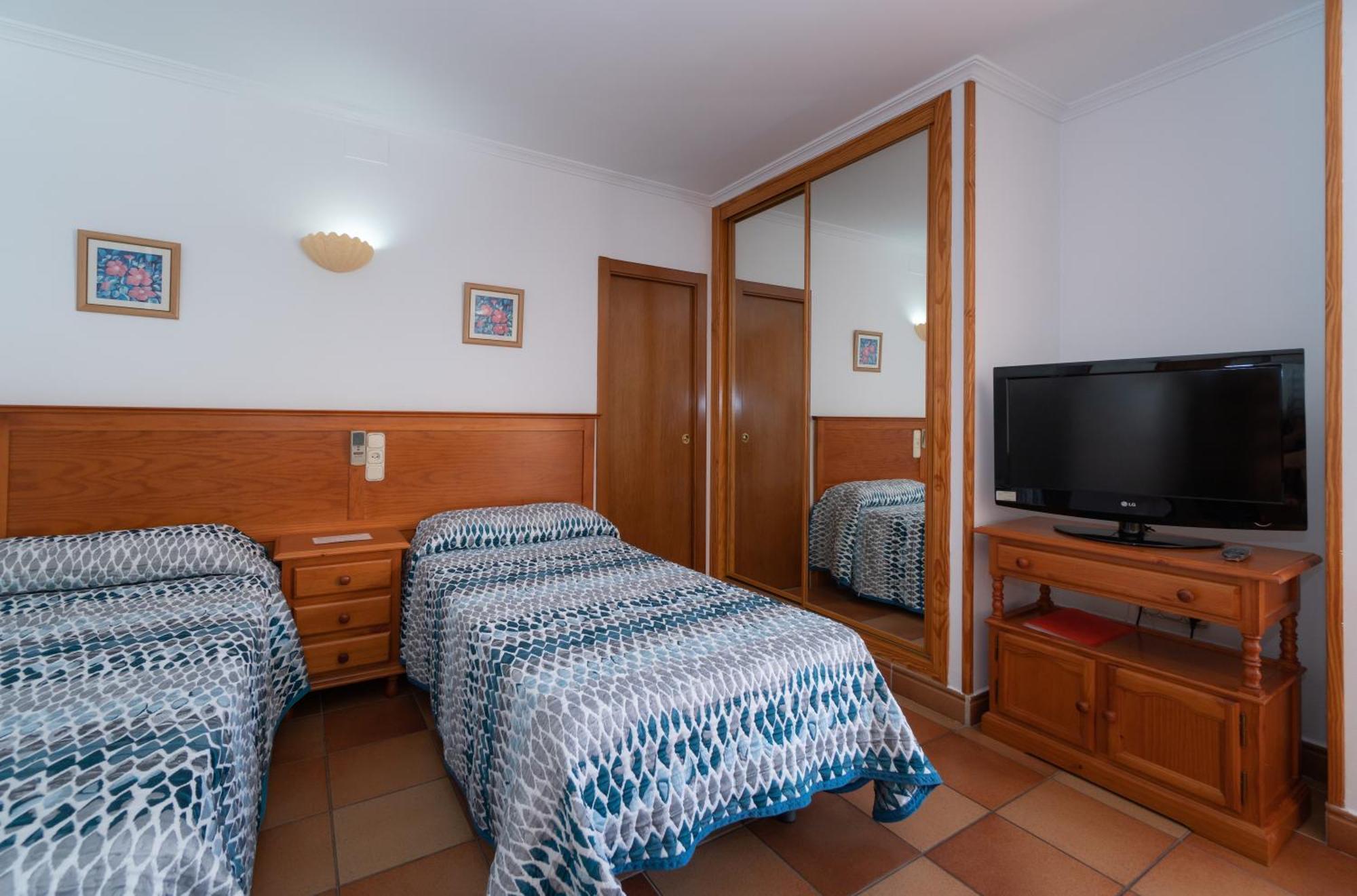 Apartamentos Leonor Carihuela Torremolinos Quarto foto