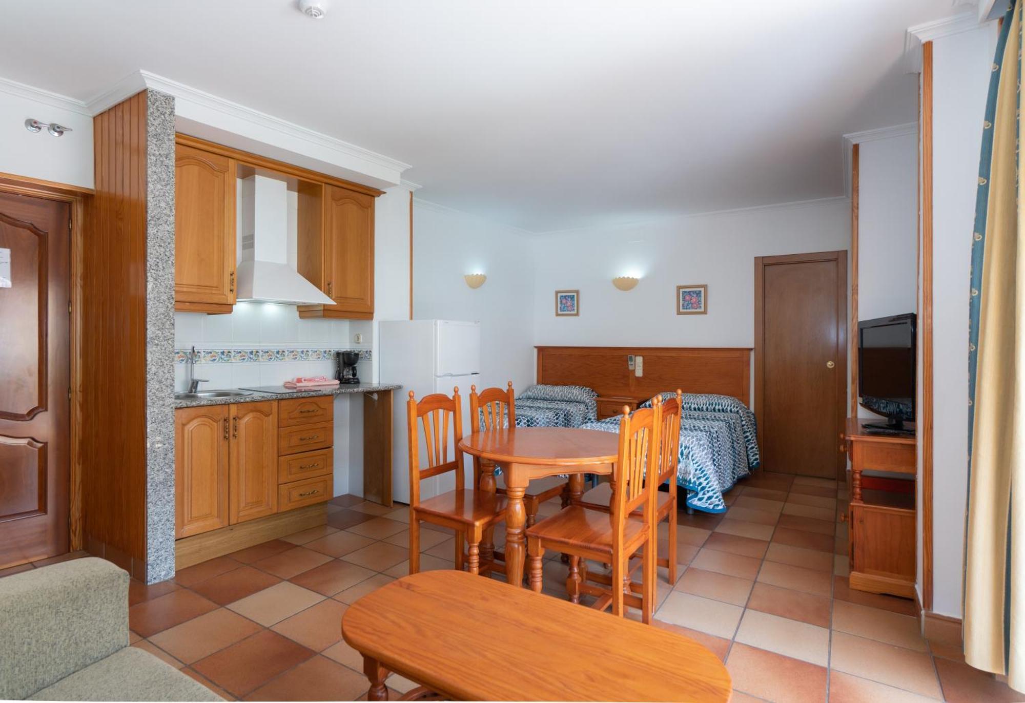 Apartamentos Leonor Carihuela Torremolinos Quarto foto